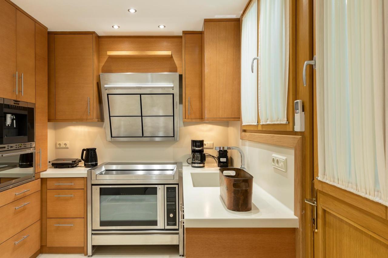 Vouliagmeni'S Elegance By Acropolis Suites 雅典 外观 照片